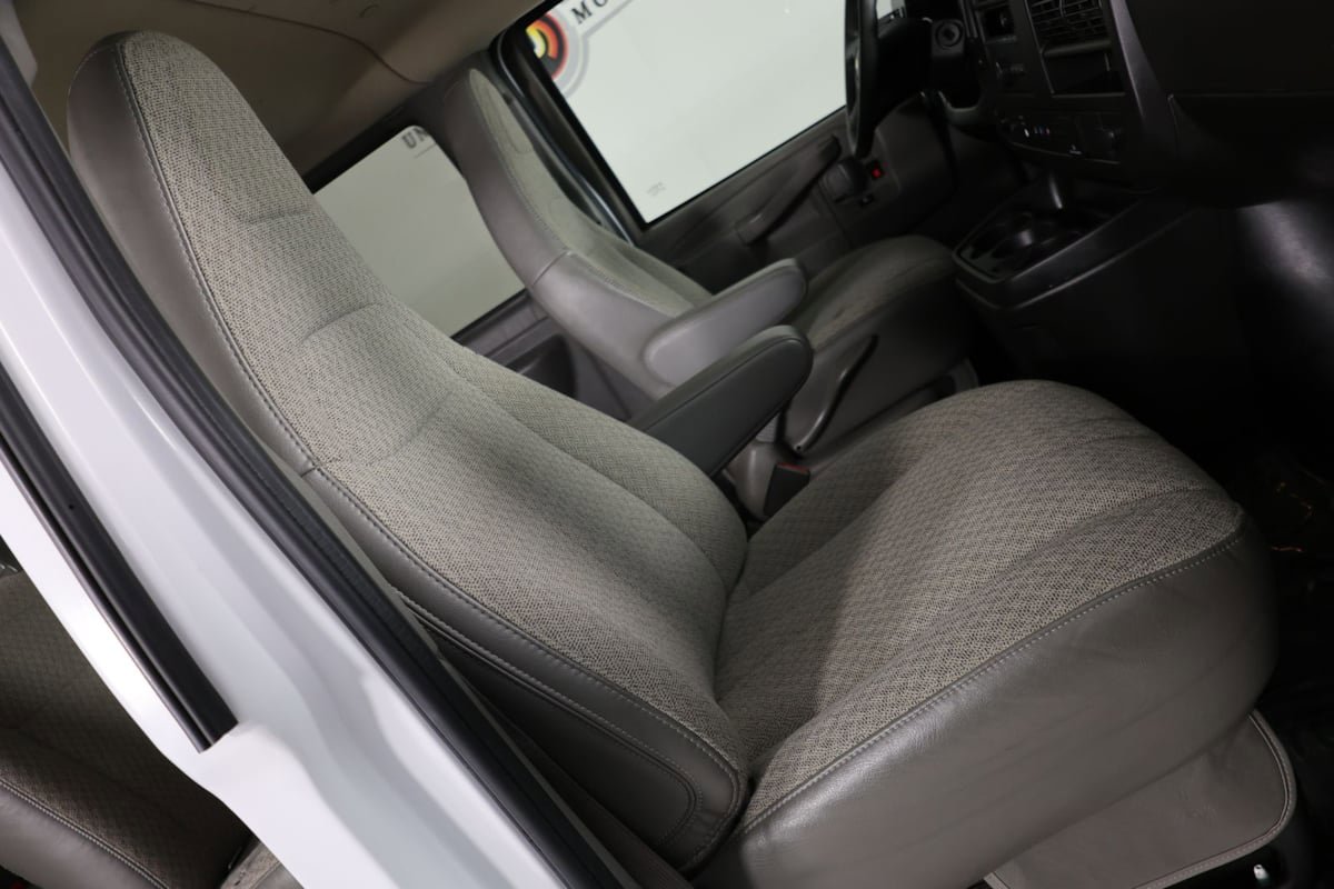 Used 2024 Chevrolet Express 3500 LT w/ LT Preferred Equipment Group RWD image 9