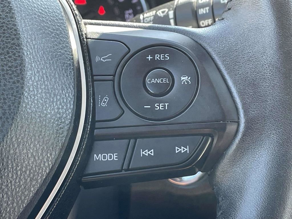 Used 2021 Toyota RAV4 XLE Premium AWD/4WD image 30