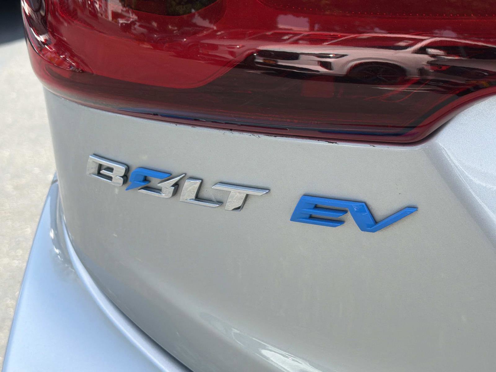 Used 2017 Chevrolet Bolt Premier w/ Driver Confidence II Package FWD image 28