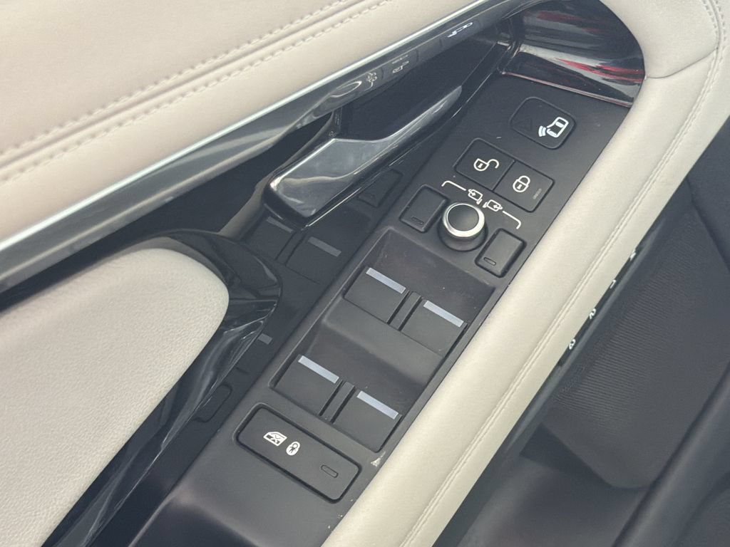 Used 2020 Land Rover Range Rover Evoque SE AWD/4WD image 35