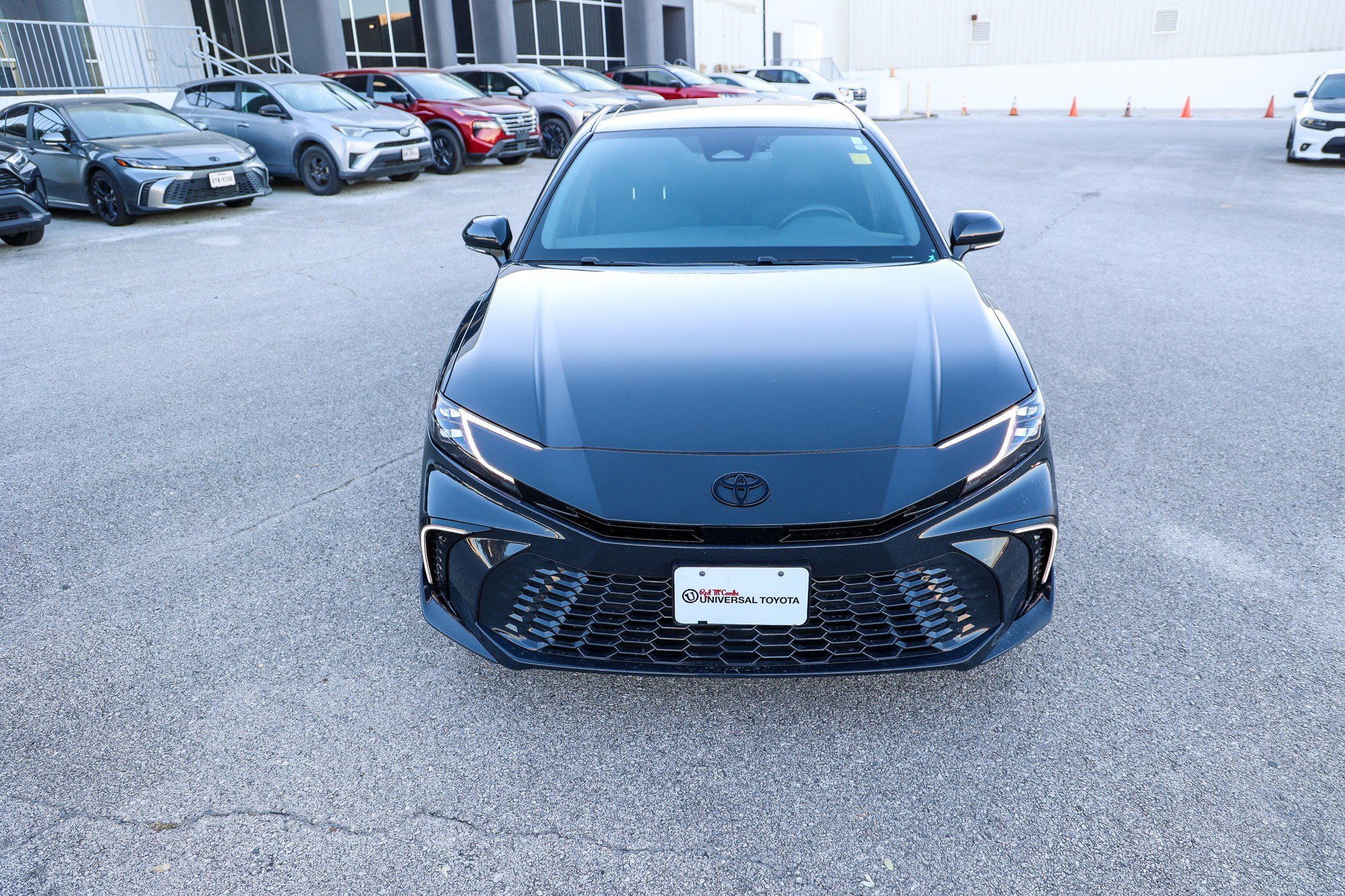 Used 2025 Toyota Camry XSE FWD image 4