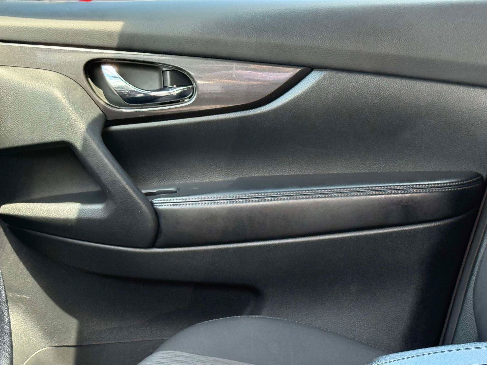 Used 2020 Nissan Rogue SV w/ Sun & Sound Touring Package AWD/4WD image 23