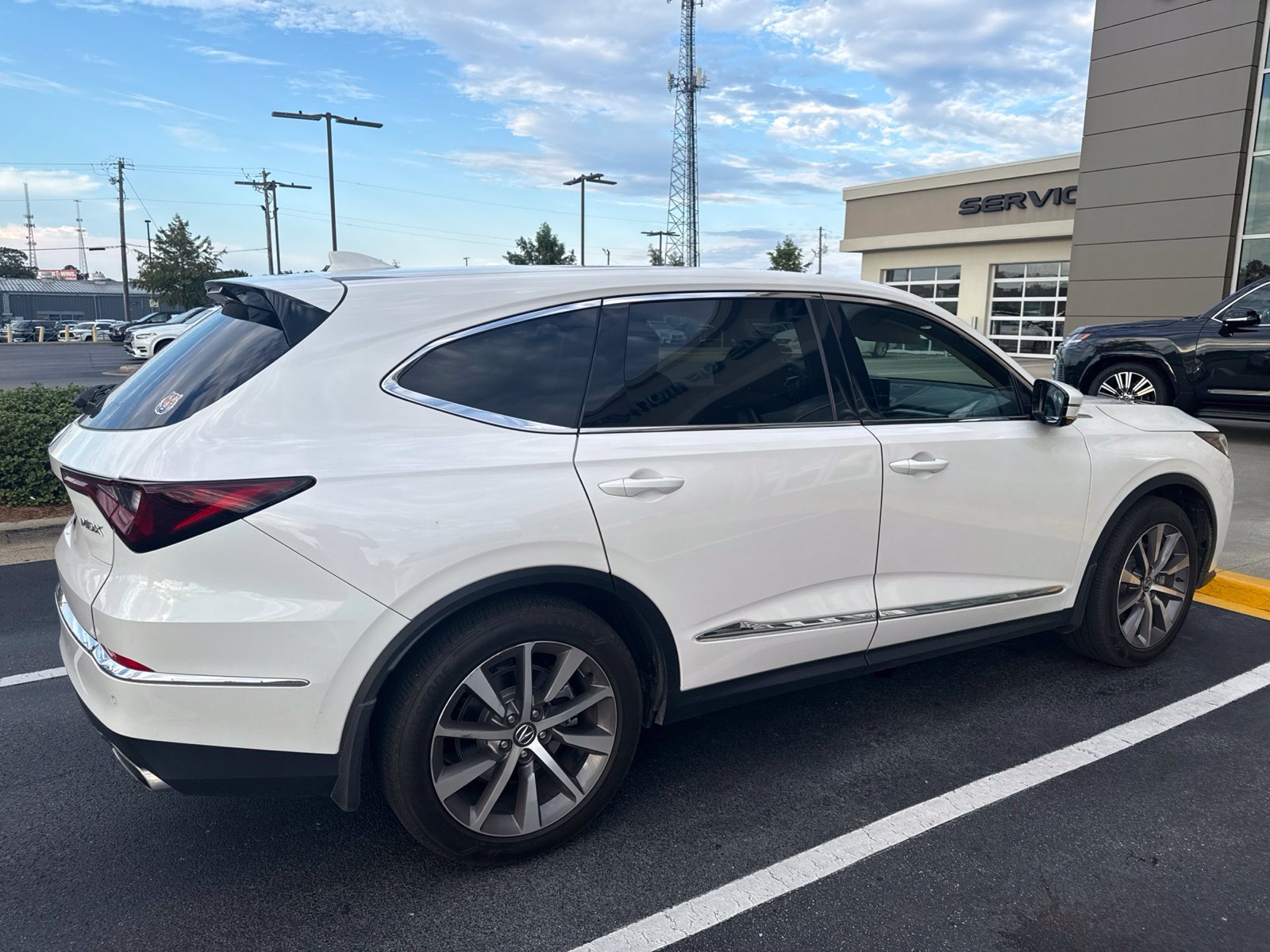 Used 2025 Acura MDX w/ Technology Package FWD image 5
