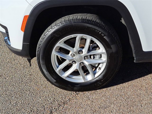 Used 2023 Jeep Grand Cherokee L Laredo image 9