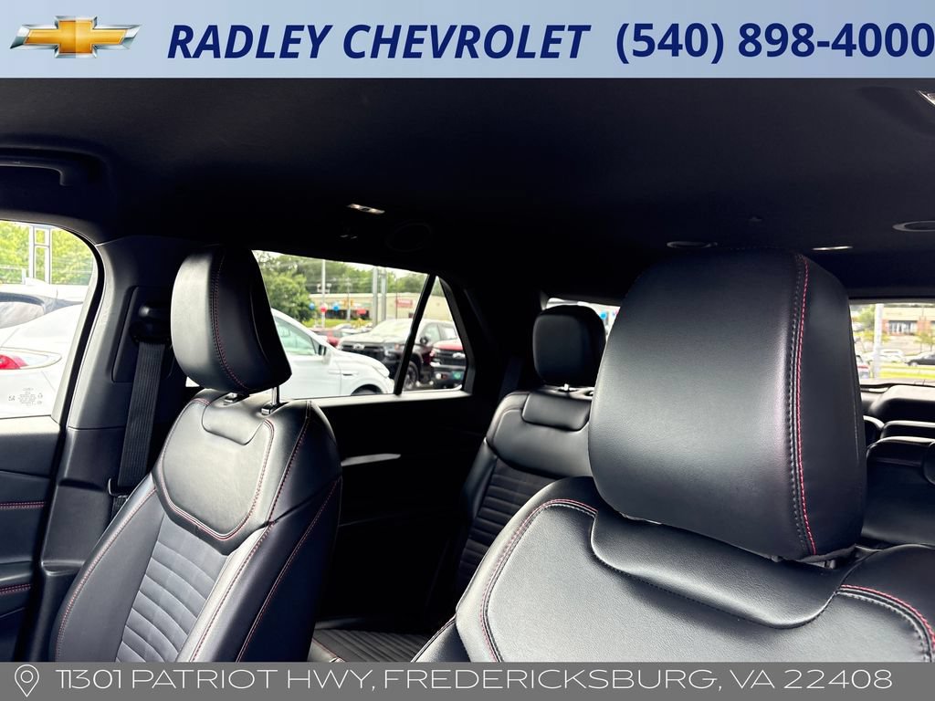 Used 2025 Ford Explorer ST-Line w/ ST-Line Street Pack AWD/4WD image 2