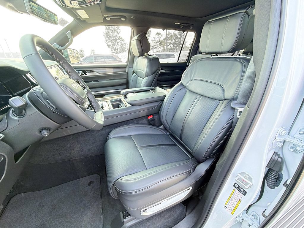 New 2026 Jeep Grand Wagoneer L Summit w/ Premium Group III AWD/4WD image 28