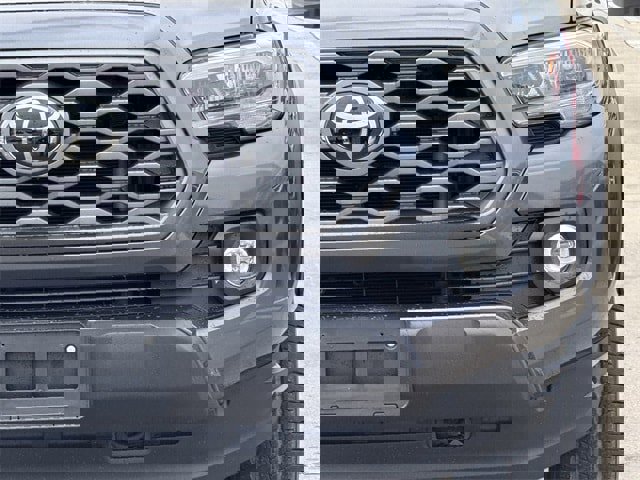 Used 2021 Toyota Tacoma TRD Off-Road image 8