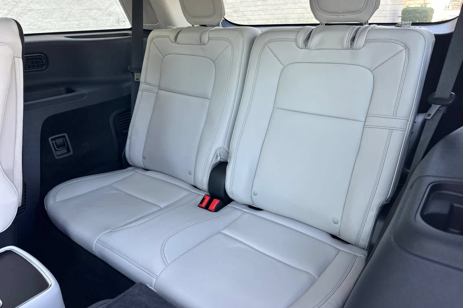 Certified 2025 Lincoln Aviator Reserve w/ Equipment Group 201A AWD/4WD image 16