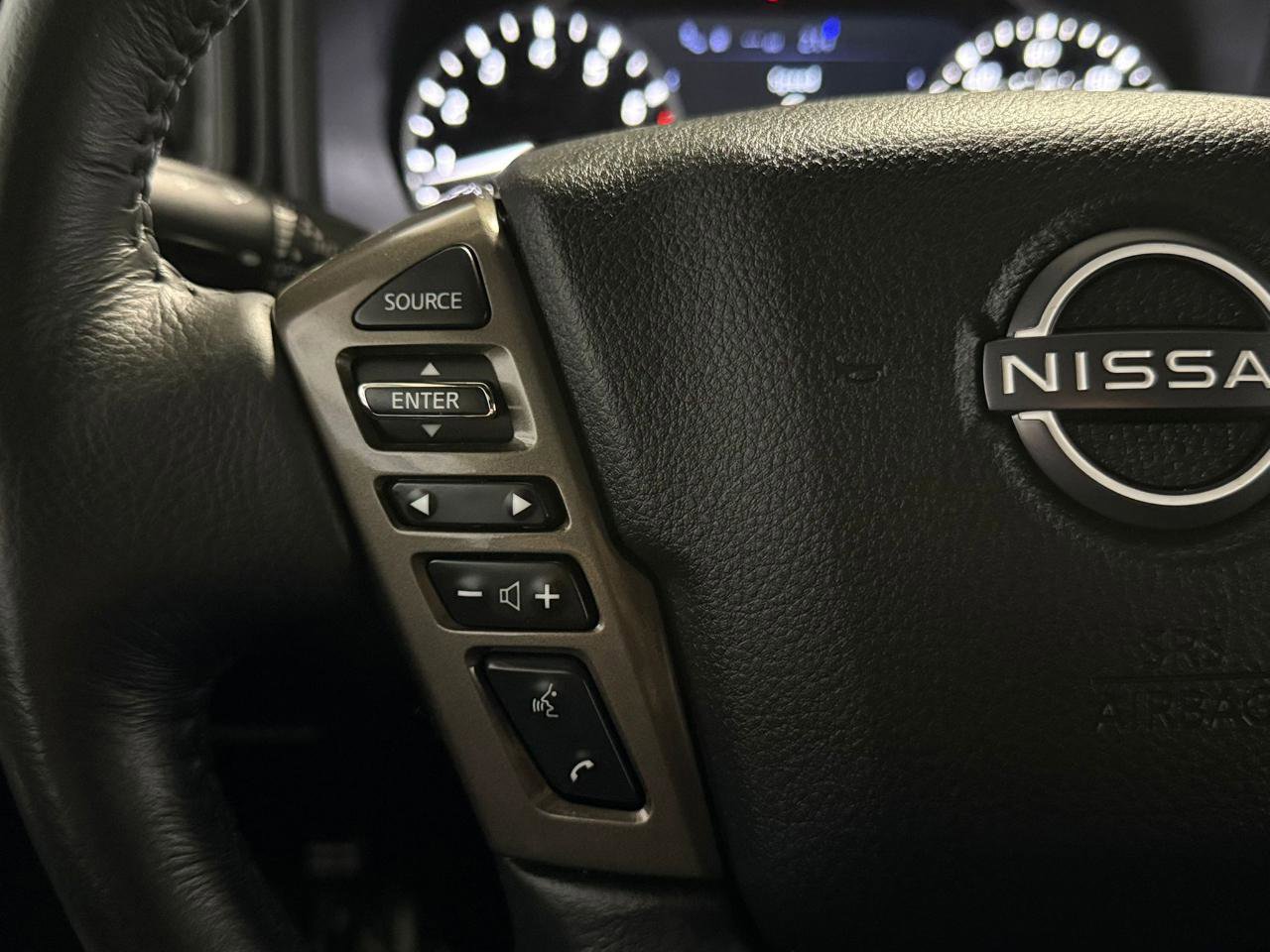 Used 2024 Nissan Titan SV w/ SV Bronze Edition Package image 22