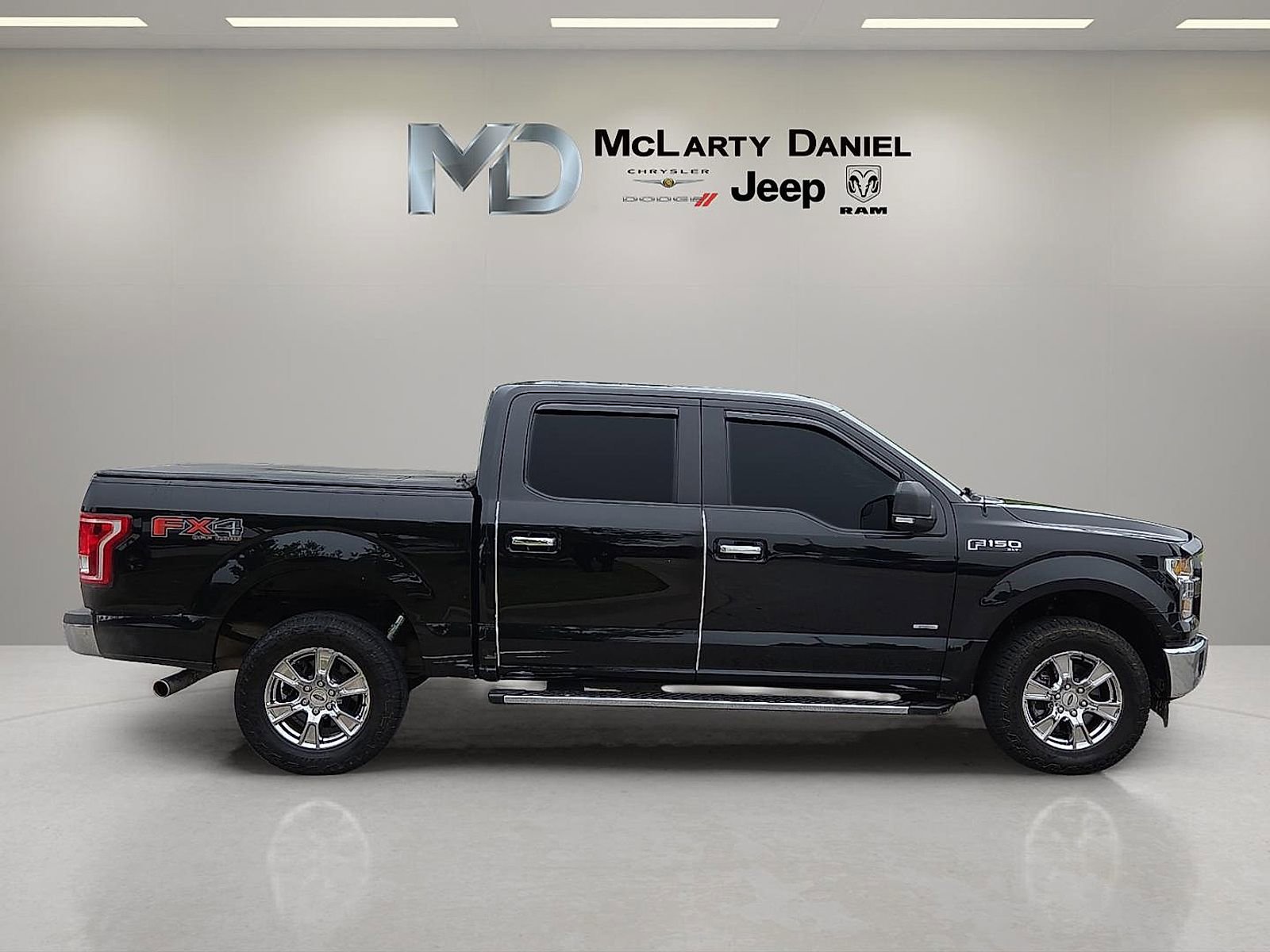 Used 2017 Ford F150 XLT w/ Equipment Group 302A Luxury AWD/4WD image 6