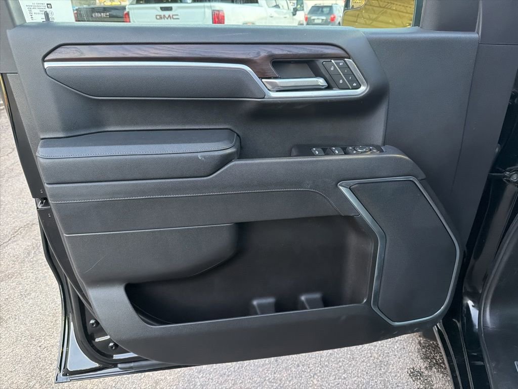 Used 2025 GMC Sierra 1500 SLT image 12