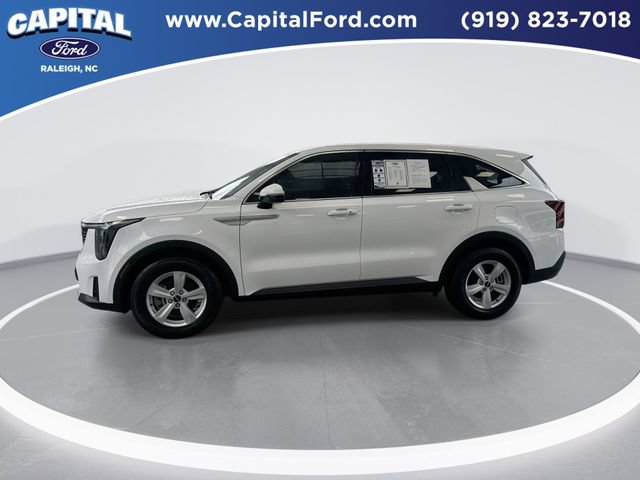 Used 2025 Kia Sorento LX FWD image 5