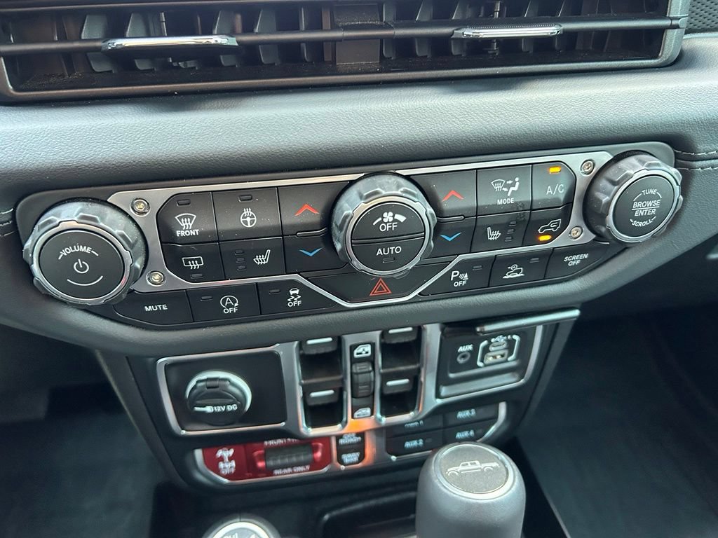 Used 2025 Jeep Gladiator Rubicon w/ Safety Group AWD/4WD image 39