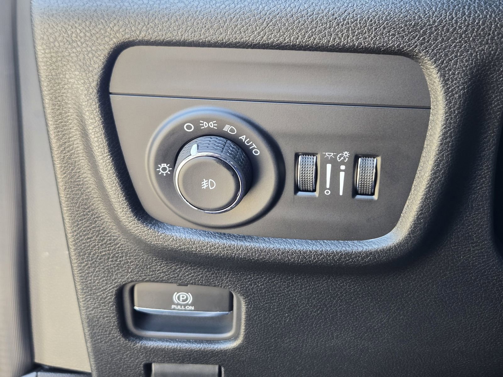 New 2025 Jeep Grand Cherokee Limited w/ Black Appearance Package image 18