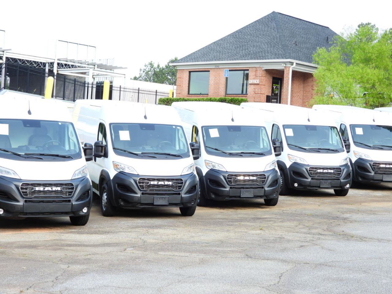 Used 2023 RAM ProMaster 2500 159 High Roof FWD image 3