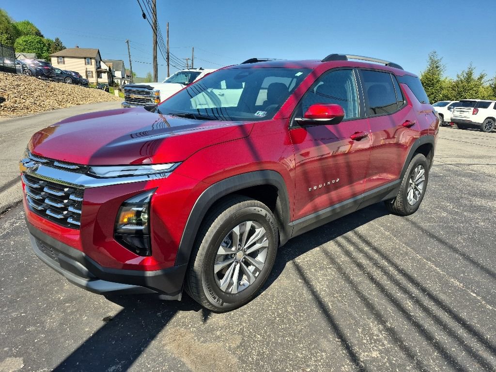 Used 2025 Chevrolet Equinox LT w/ Convenience Package II image 3
