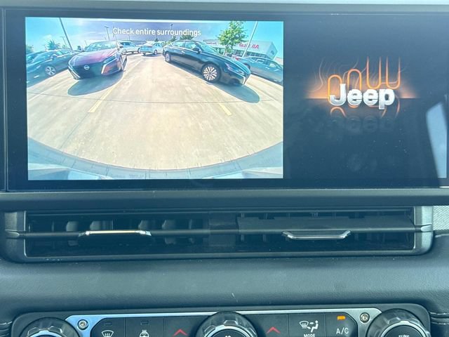 Used 2025 Jeep Wrangler Unlimited Sahara AWD/4WD image 31
