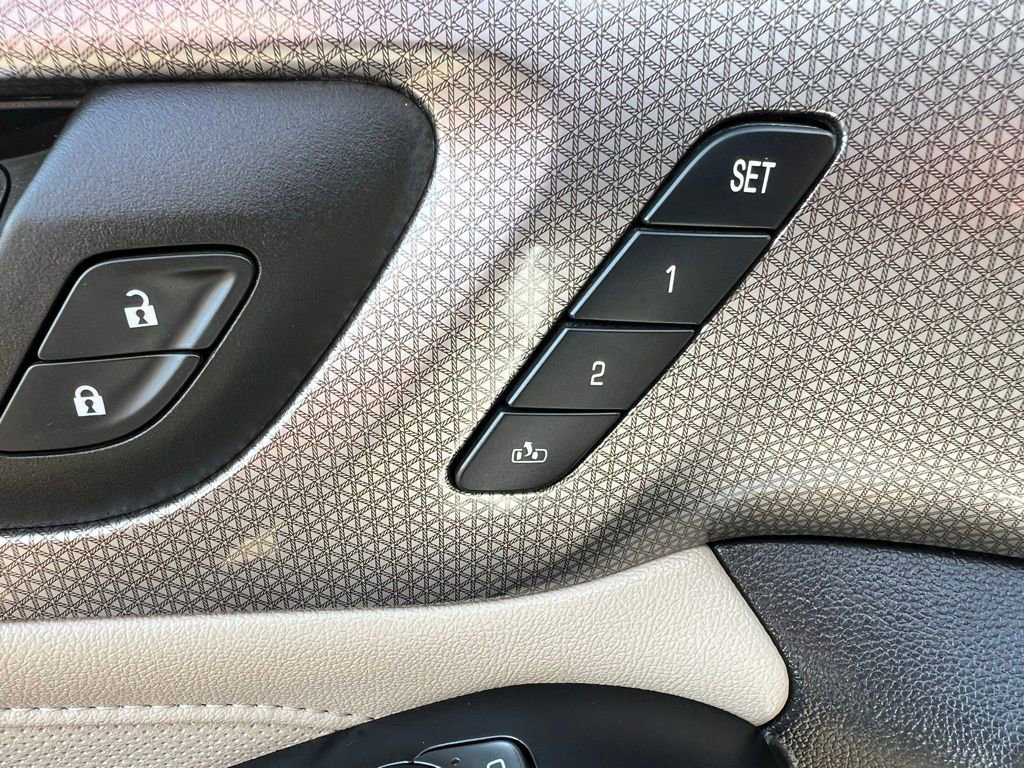 Used 2023 Chevrolet Traverse Premier AWD/4WD image 31