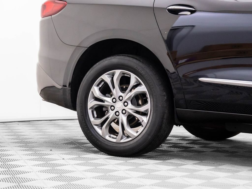 Used 2018 Buick Enclave Avenir w/ Avenir Technology Package image 32