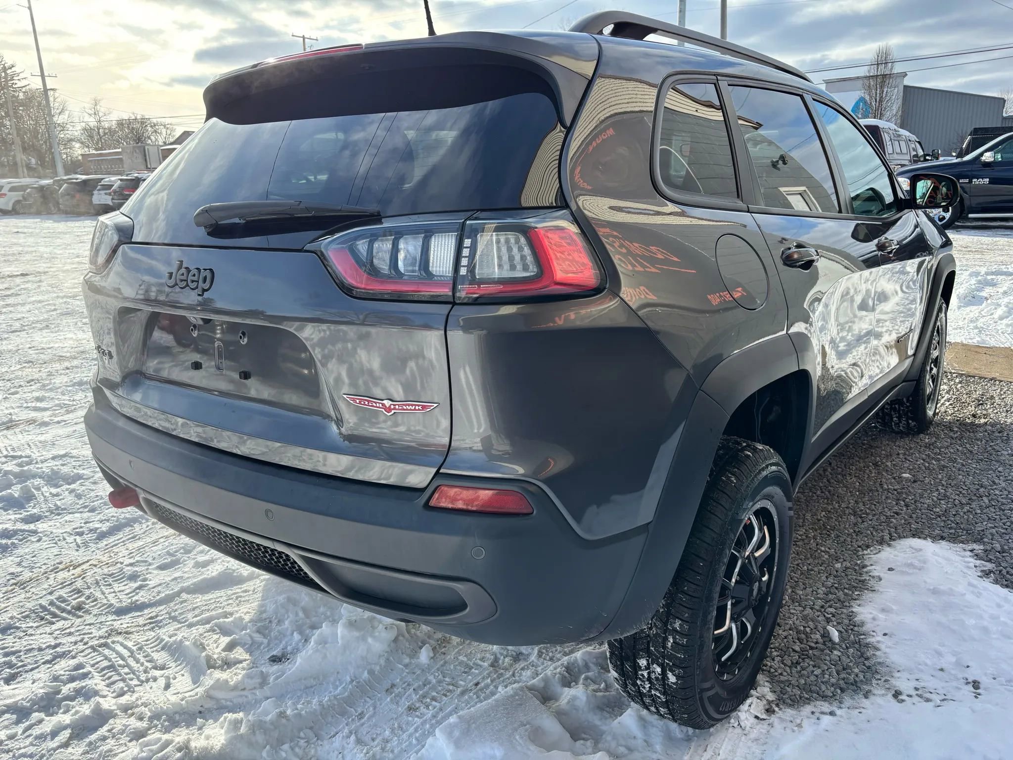Used 2019 Jeep Cherokee Trailhawk image 6