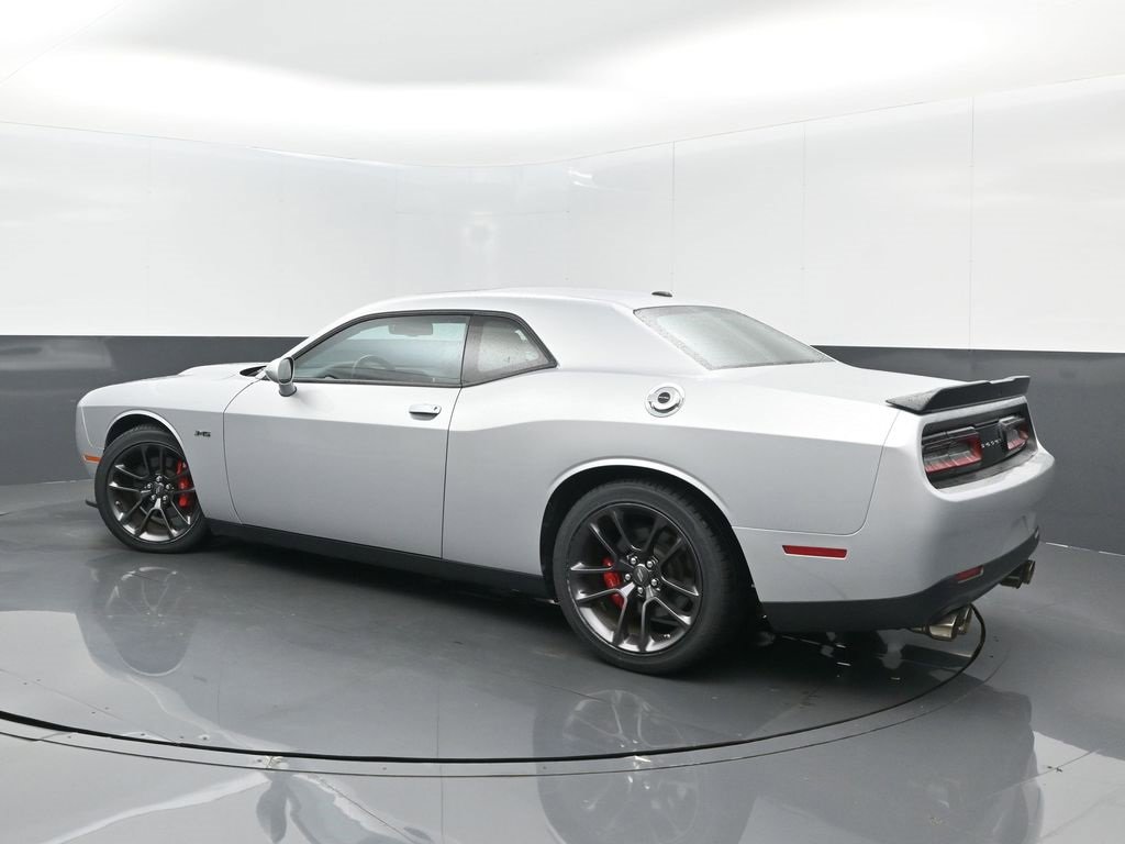 Used 2023 Dodge Challenger R/T w/ Performance Handling Group image 16
