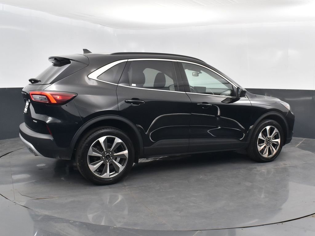 Used 2023 Ford Escape Platinum image 3