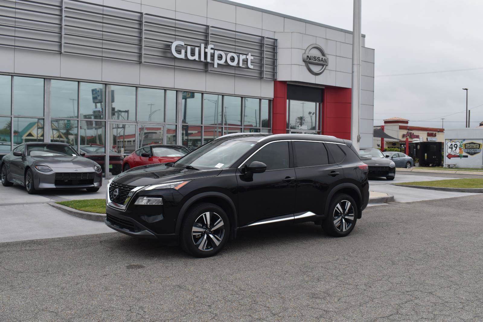 Used 2023 Nissan Rogue SL w/ SL Premium Package FWD image 2