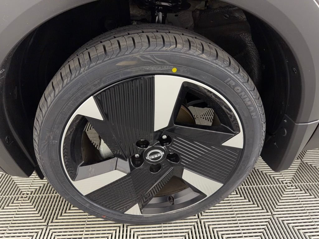 Used 2025 Nissan Kicks SR AWD/4WD image 12