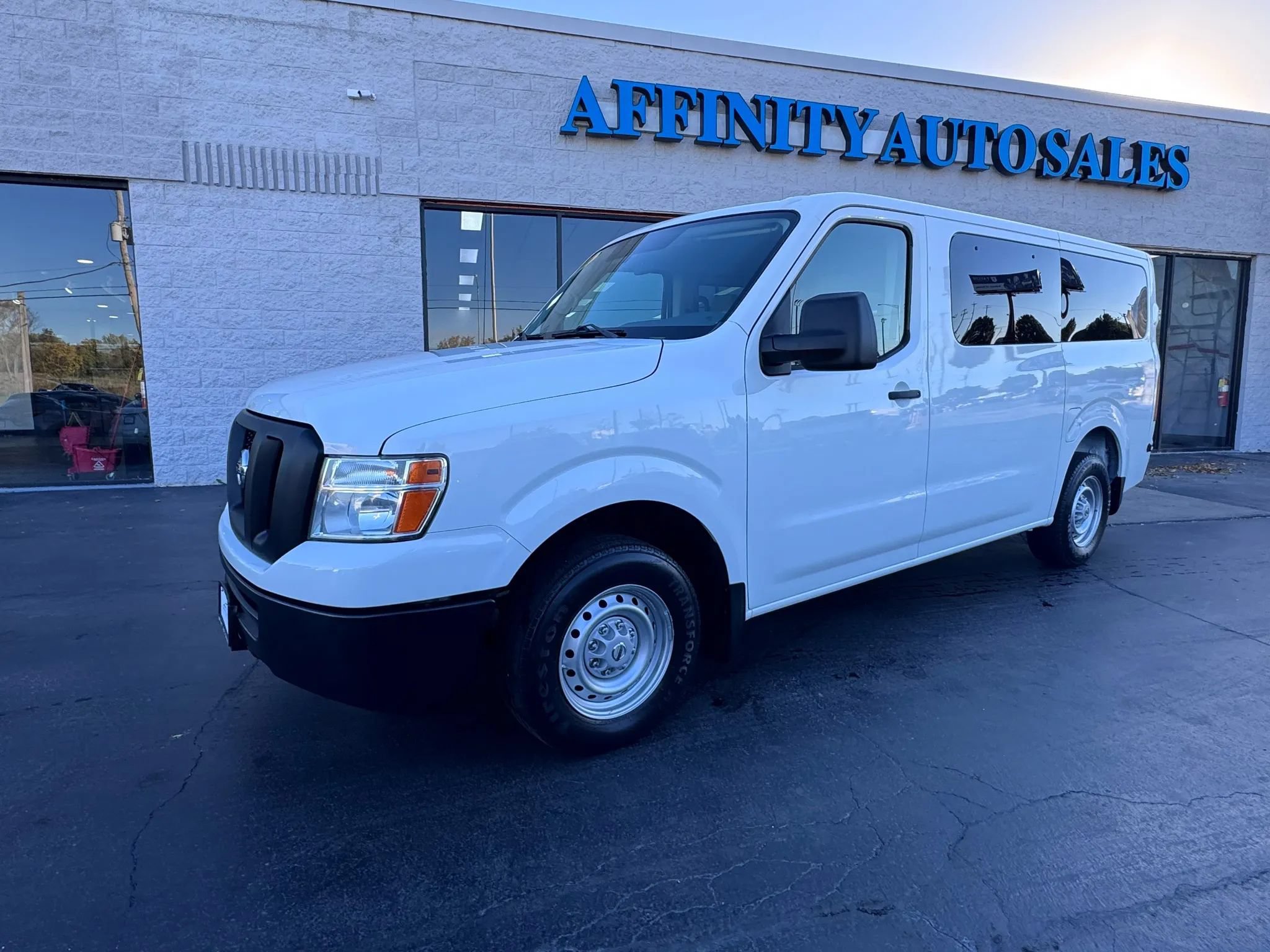 Used 2018 Nissan NV 3500 S RWD image 2
