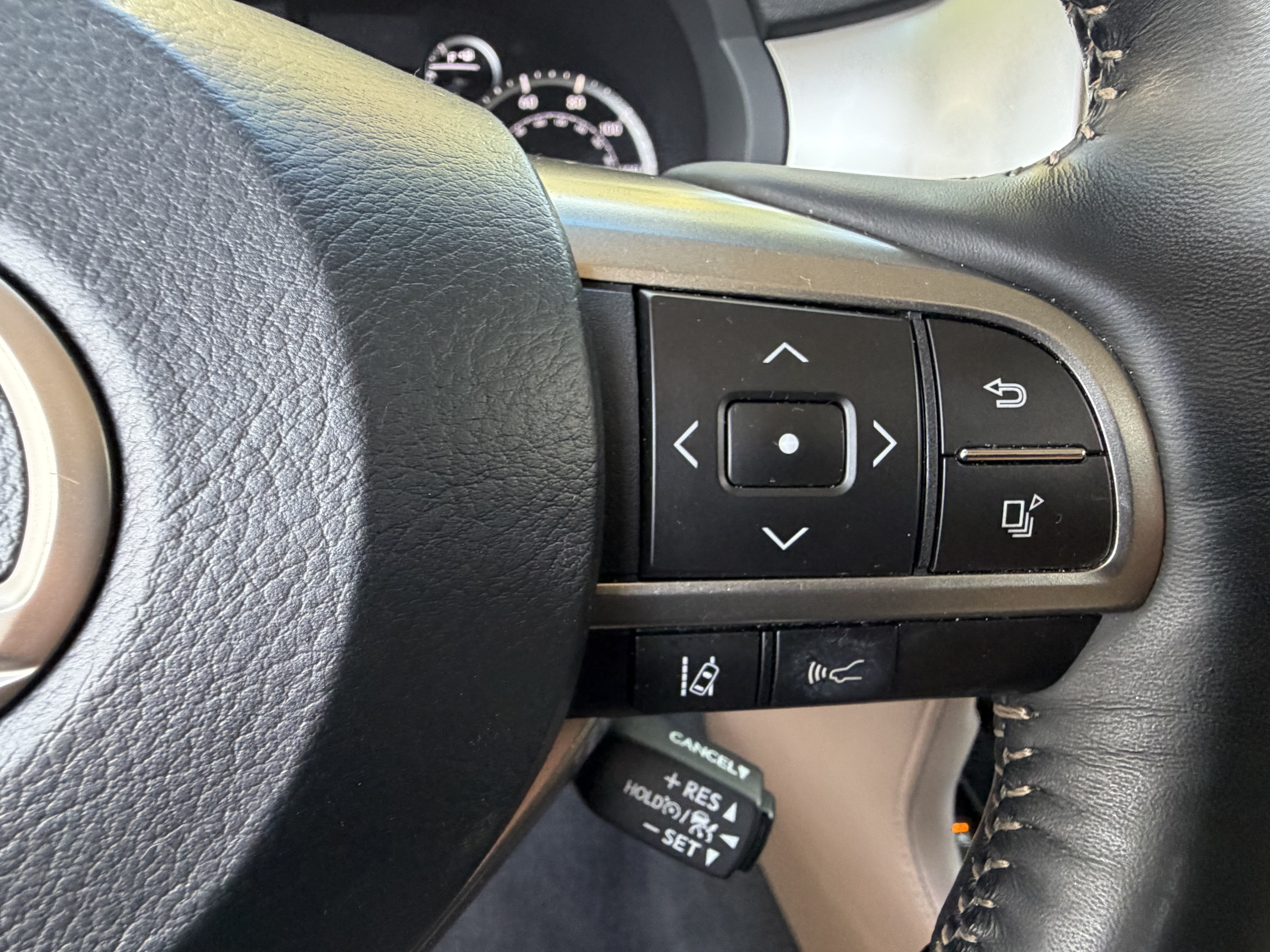 Certified 2023 Lexus GX 460 Luxury w/ Accessory Package AWD/4WD image 57
