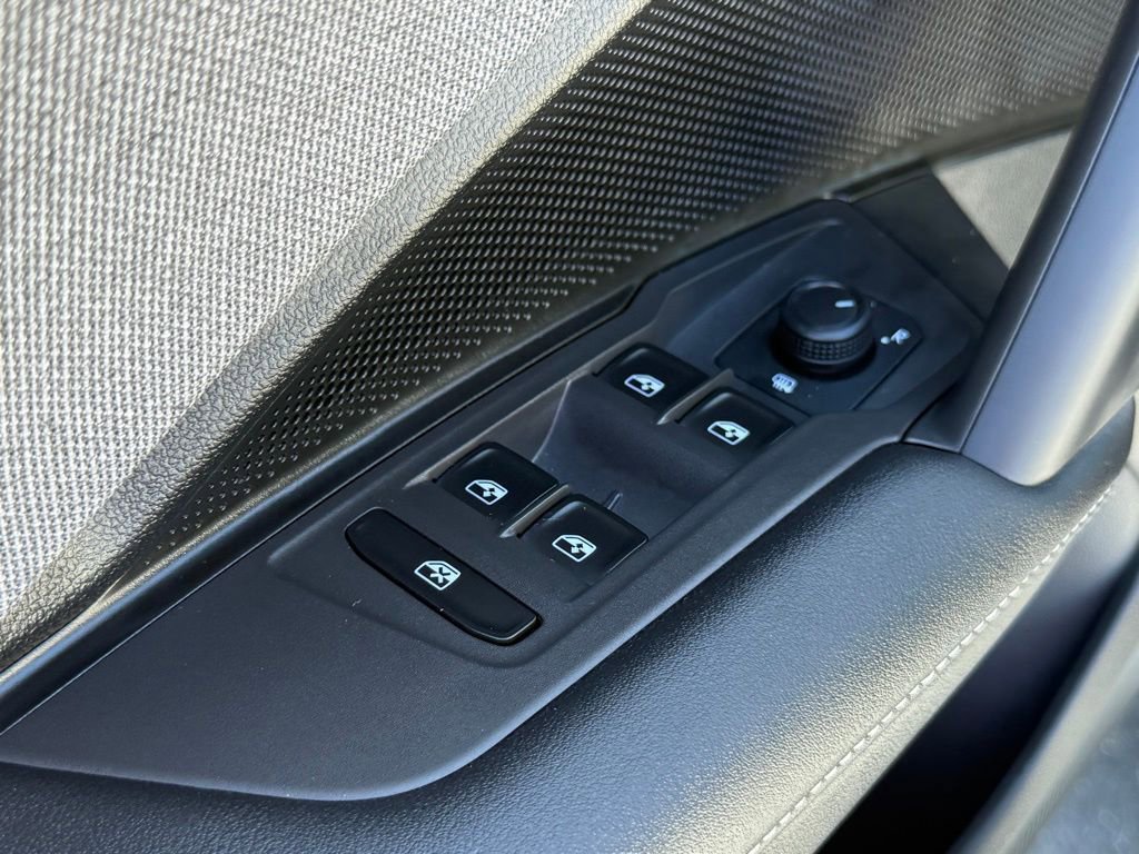 Used 2025 Volkswagen Tiguan S w/ 18" Wheel Package image 14