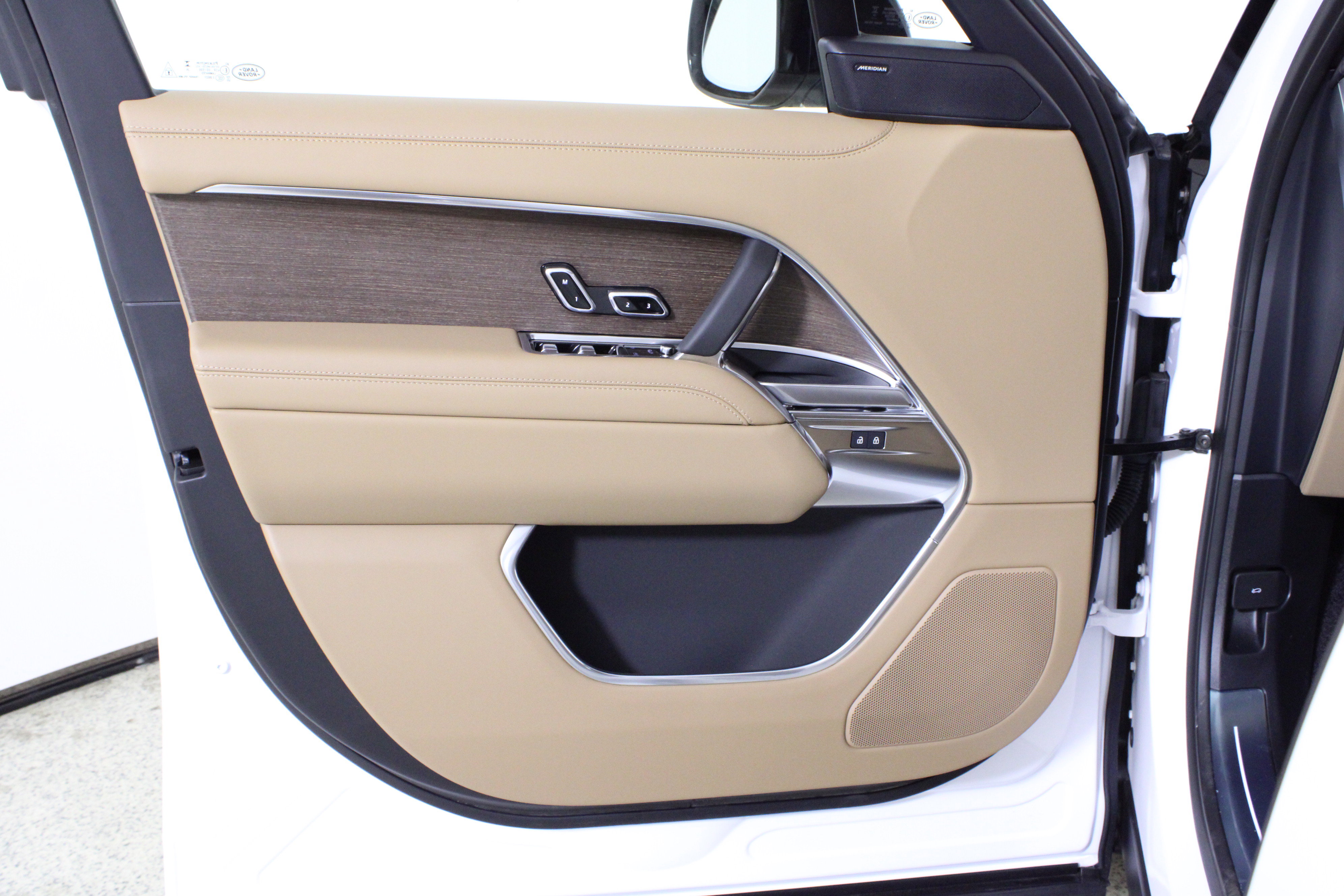 New 2026 Land Rover Range Rover SE image 15