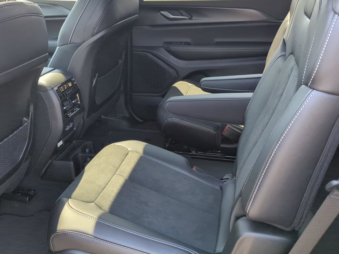 New 2025 Jeep Grand Cherokee L Altitude image 10