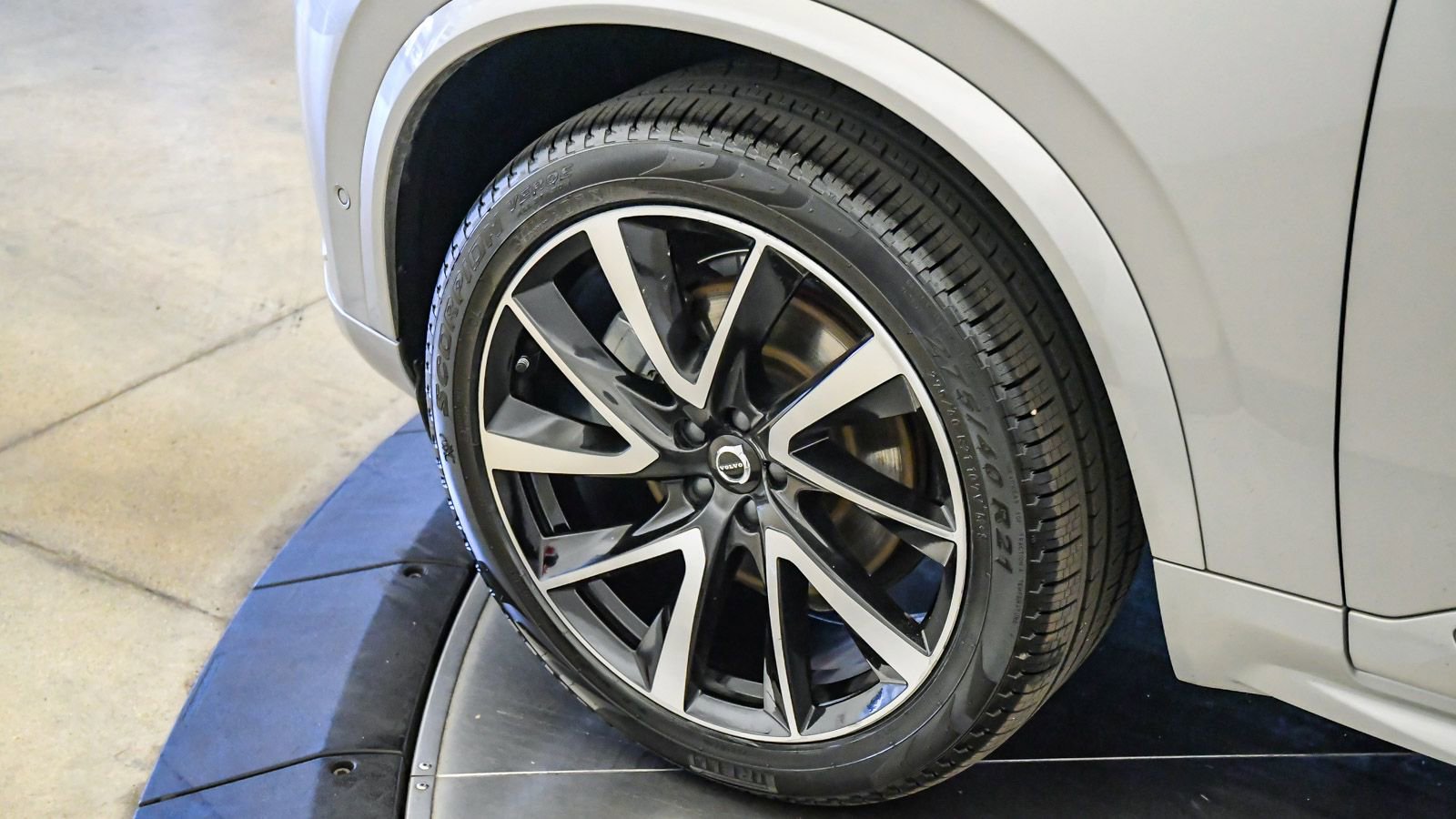 Used 2023 Volvo XC90 B6 Plus w/ Protection Package Premier image 10