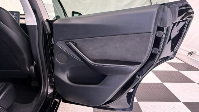 Used 2022 Tesla Model Y Performance AWD/4WD image 26