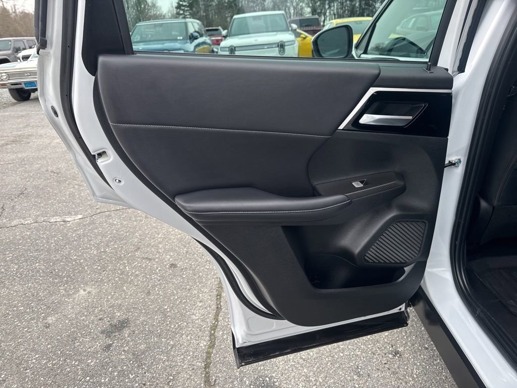 Used 2023 Mitsubishi Outlander SE image 27