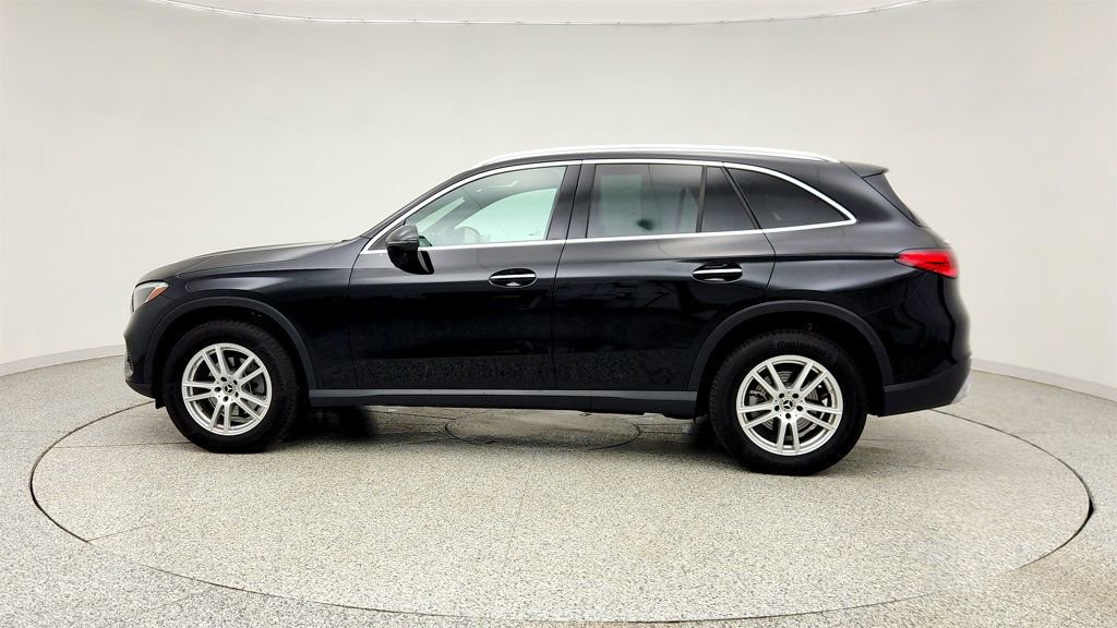 Used 2025 Mercedes-Benz GLC 300 4MATIC image 8