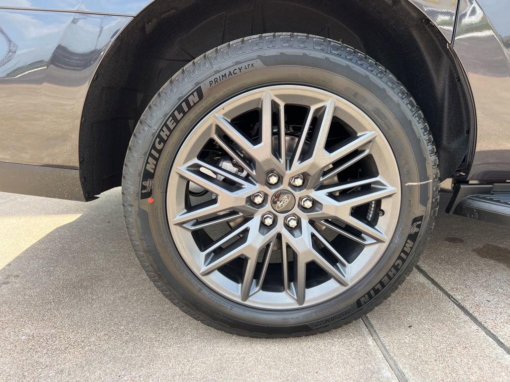 New 2026 Ford Expedition Max Platinum AWD/4WD image 8