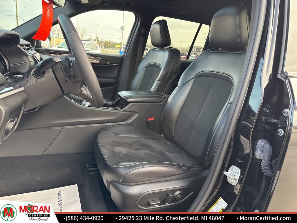 Used 2023 Jeep Grand Cherokee Altitude image 11