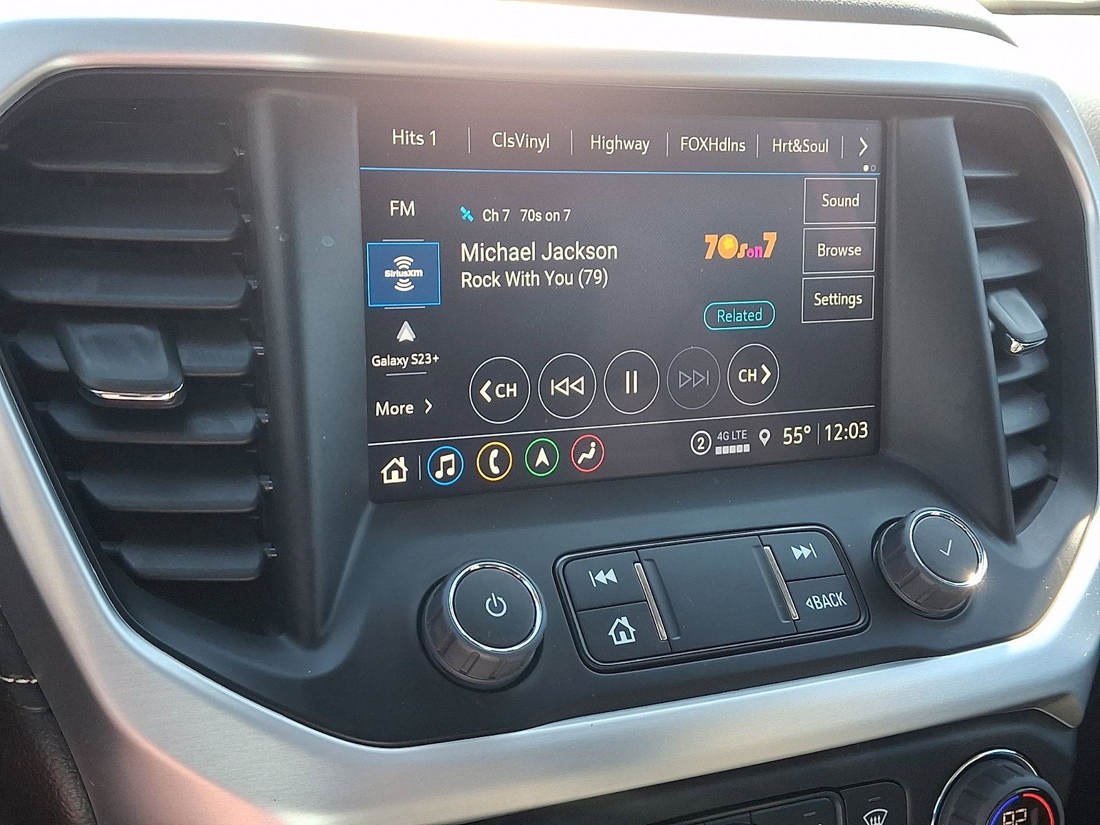 Used 2023 GMC Acadia SLT w/ Elevation Edition image 18