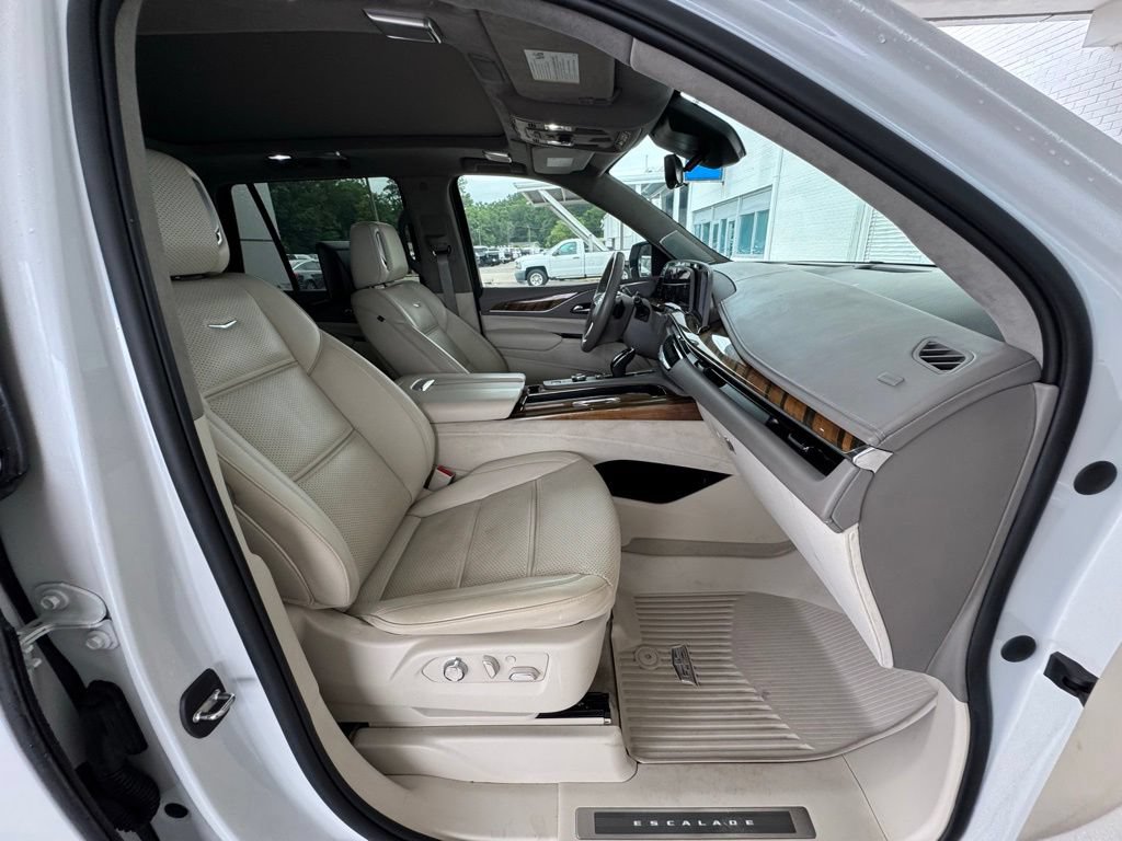 Used 2022 Cadillac Escalade Sport Platinum w/ Heavy-Duty Trailer Package AWD/4WD image 16