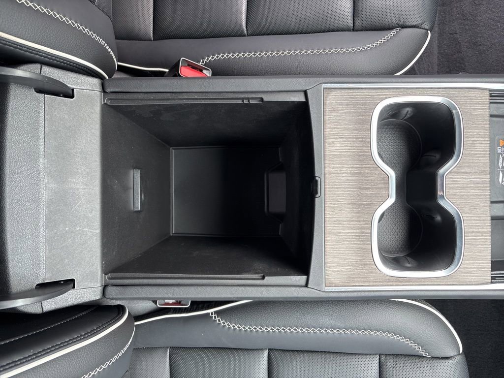 Used 2025 GMC Acadia Denali image 31