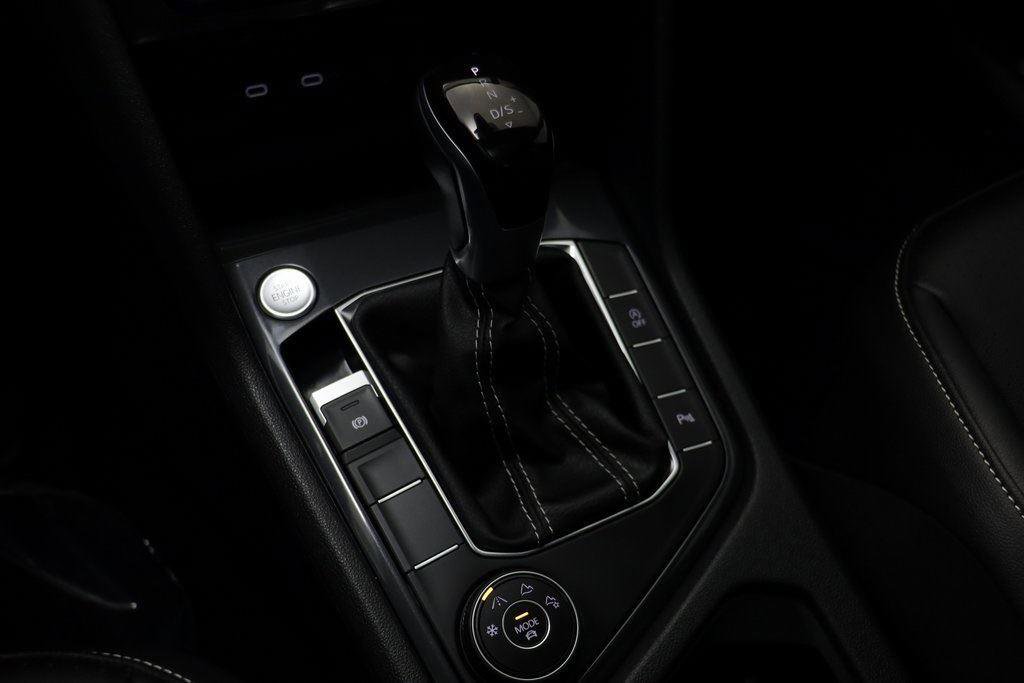Certified 2024 Volkswagen Tiguan SE R-Line image 10