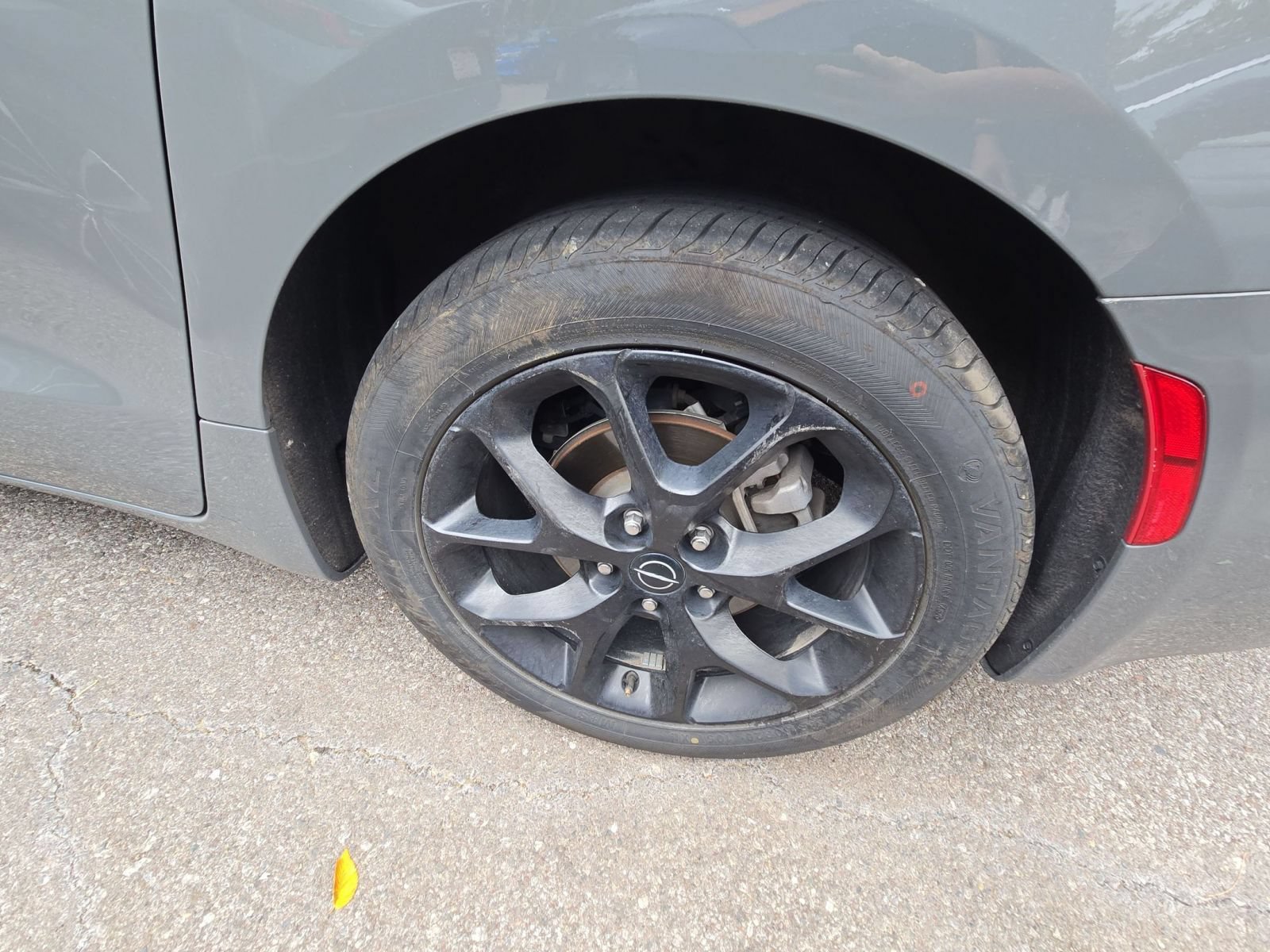 Used 2025 Chrysler Pacifica Limited FWD image 22
