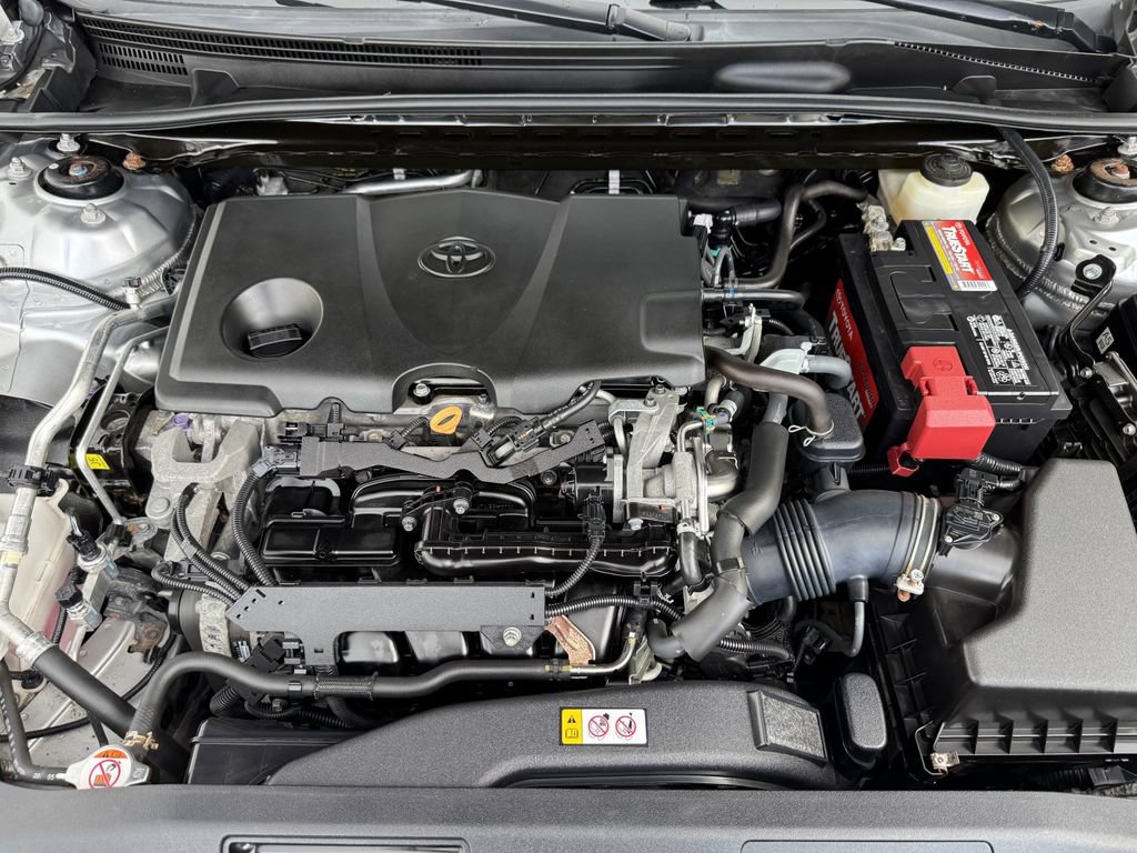 Used 2018 Toyota Camry XLE FWD image 12