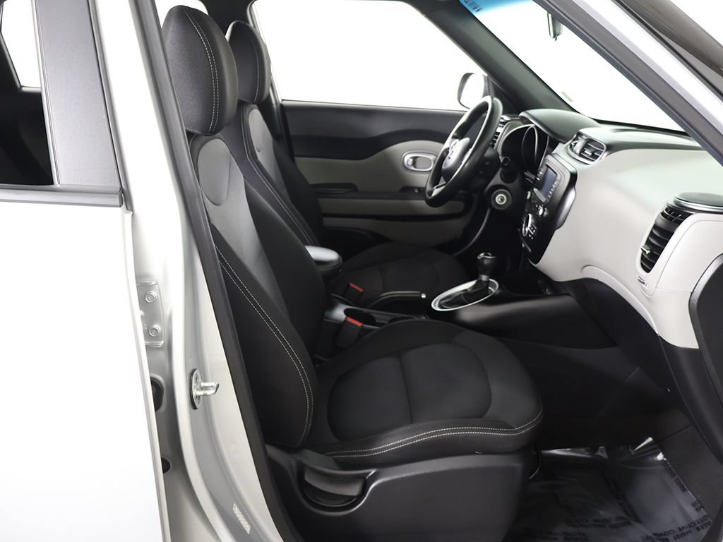 Used 2017 Kia Soul + FWD image 26