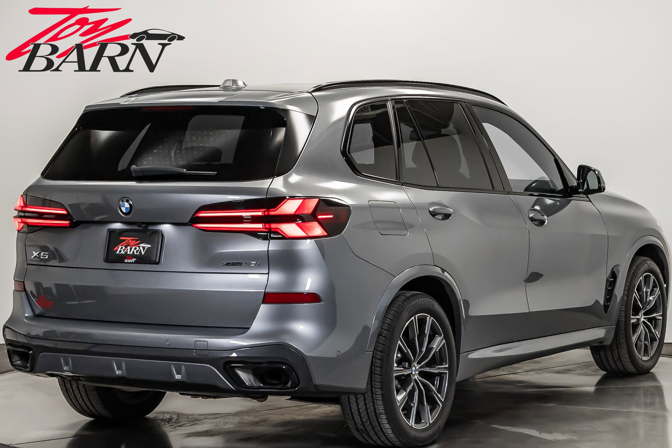 Used 2024 BMW X5 xDrive40i w/ M Sport Package image 5