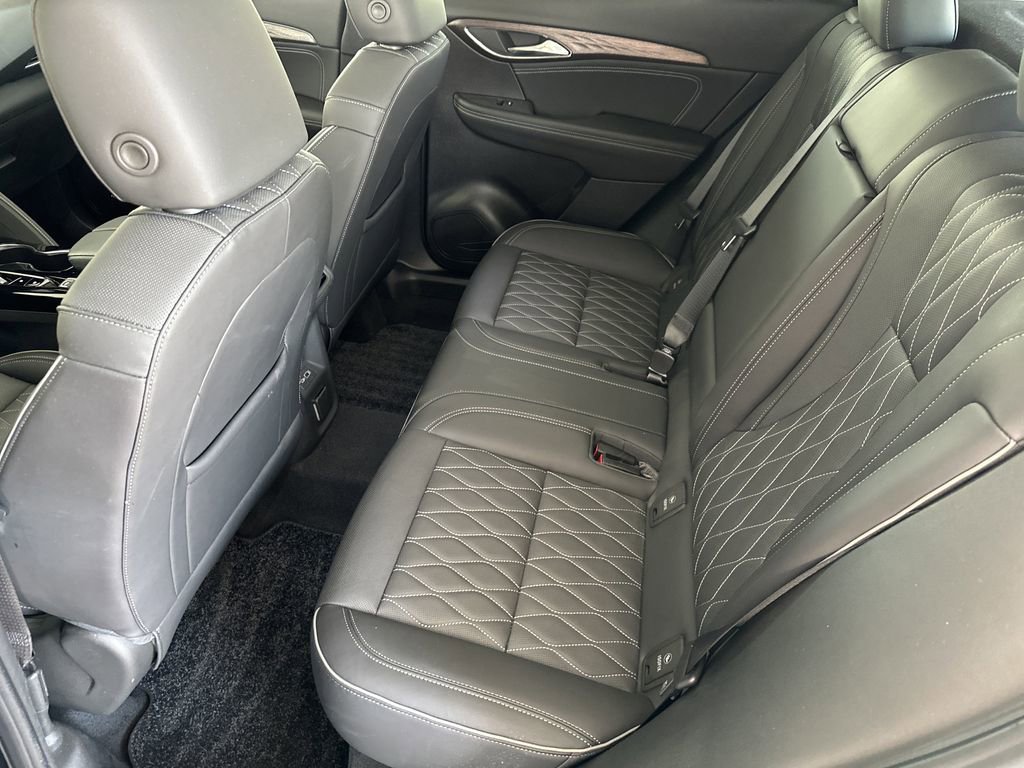 Used 2023 Buick Envision Avenir image 30