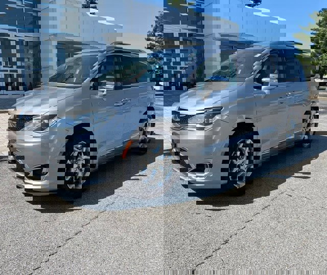 Certified 2019 Chrysler Pacifica Limited