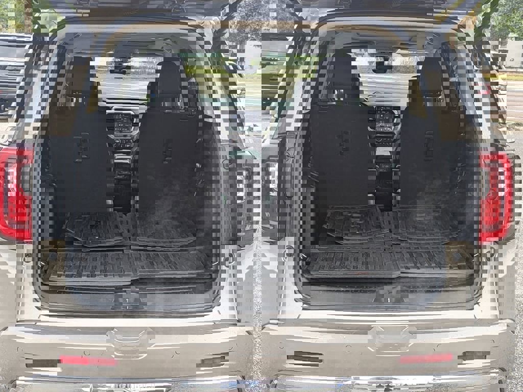 Certified 2023 GMC Acadia Denali w/ Denali Ultimate Package image 8